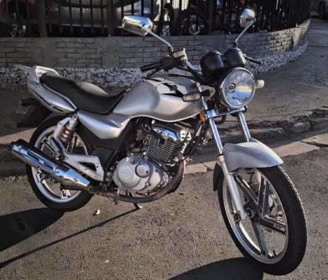 SUZUKI GSR 150 I, Foto 2