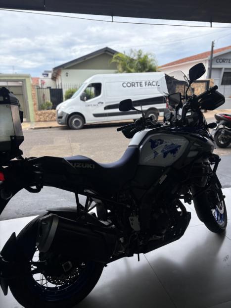 SUZUKI V-Strom DL 1000 A, Foto 4
