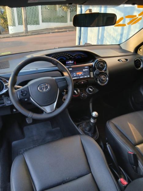 TOYOTA Etios Cross 1.5 16V 4P, Foto 4
