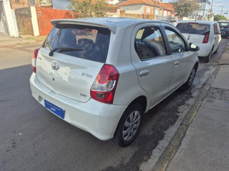 TOYOTA Etios Hatch 1.3 16V 4P FLEX X AUTOMTICO, Foto 6