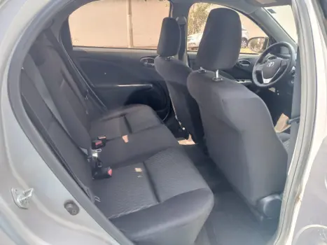 TOYOTA Etios Hatch 1.3 16V 4P FLEX X AUTOMTICO, Foto 8
