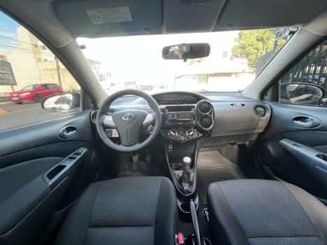 TOYOTA Etios Hatch 1.3 16V 4P FLEX X, Foto 6