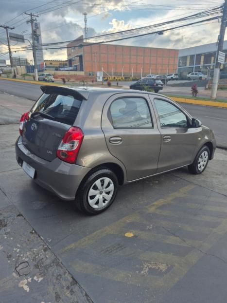 TOYOTA Etios Hatch 1.3 16V 4P FLEX X, Foto 5