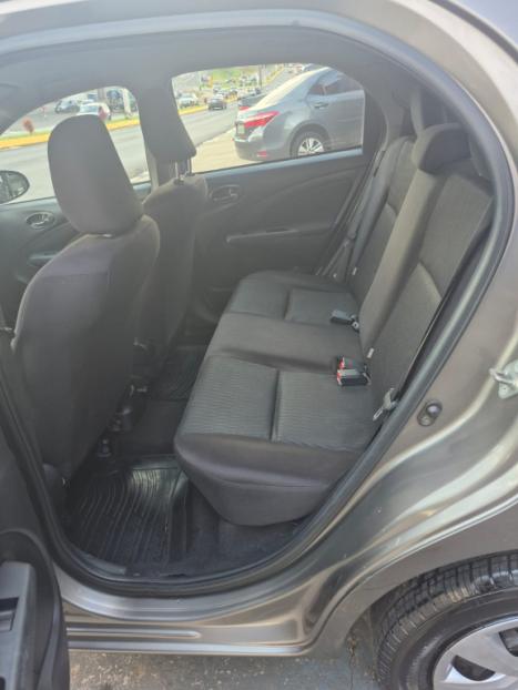 TOYOTA Etios Hatch 1.3 16V 4P FLEX X, Foto 8