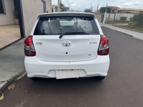 TOYOTA Etios Hatch 1.3 16V 4P FLEX X AUTOMTICO, Foto 2