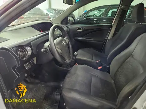 TOYOTA Etios Hatch 1.3 16V 4P FLEX X, Foto 7