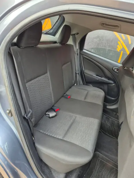 TOYOTA Etios Hatch 1.3 16V 4P FLEX X, Foto 6