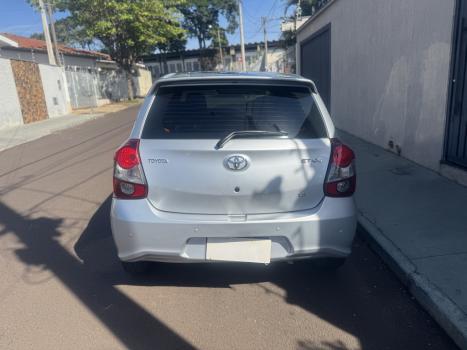 TOYOTA Etios Hatch 1.3 16V 4P FLEX X AUTOM�TICO, Foto 4