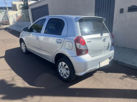 TOYOTA Etios Hatch 1.3 16V 4P FLEX X AUTOM�TICO, Foto 7