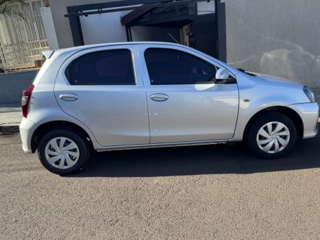 TOYOTA Etios Hatch 1.3 16V 4P FLEX X AUTOM�TICO, Foto 2