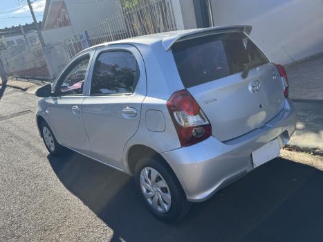 TOYOTA Etios Hatch 1.3 16V 4P FLEX X AUTOM�TICO, Foto 4