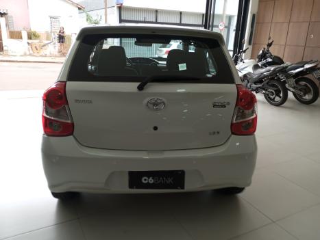TOYOTA Etios Hatch 1.3 16V 4P FLEX X AUTOM�TICO, Foto 3