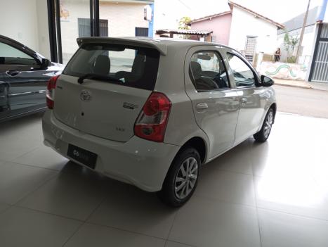TOYOTA Etios Hatch 1.3 16V 4P FLEX X AUTOM�TICO, Foto 10