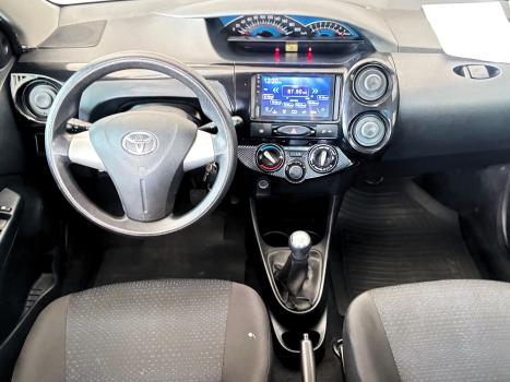 TOYOTA Etios Hatch 1.3 16V 4P FLEX X, Foto 6