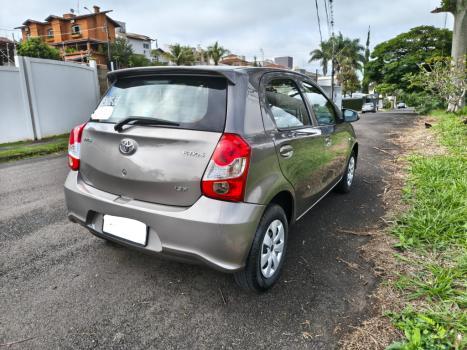 TOYOTA Etios Hatch 1.3 16V 4P FLEX X, Foto 6