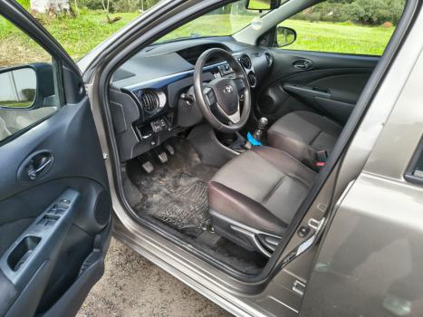 TOYOTA Etios Hatch 1.3 16V 4P FLEX X, Foto 9