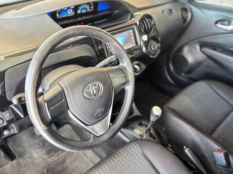 TOYOTA Etios Hatch 1.3 16V 4P FLEX X AUTOM�TICO, Foto 6