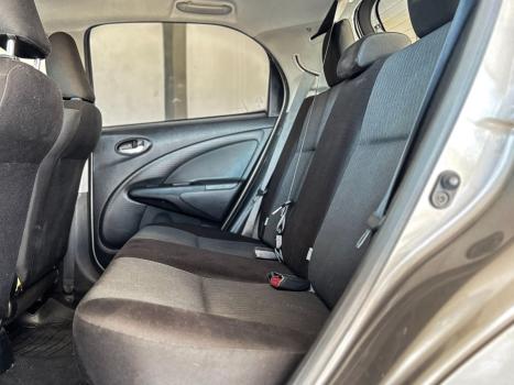 TOYOTA Etios Hatch 1.3 16V 4P FLEX X AUTOM�TICO, Foto 9