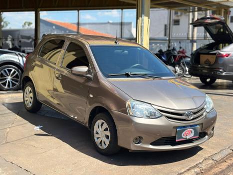 TOYOTA Etios Hatch 1.3 16V 4P FLEX X, Foto 3