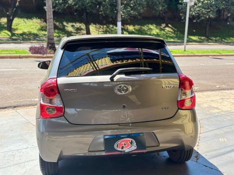 TOYOTA Etios Hatch 1.3 16V 4P FLEX X, Foto 5