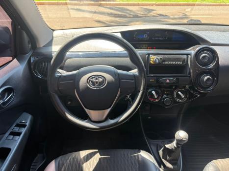 TOYOTA Etios Hatch 1.3 16V 4P FLEX X, Foto 6