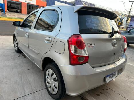TOYOTA Etios Hatch 1.3 16V 4P FLEX X, Foto 6