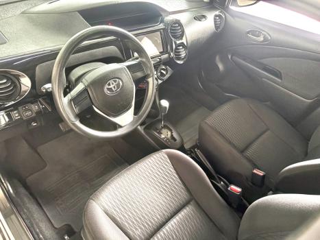 TOYOTA Etios Hatch 1.3 16V 4P FLEX X AUTOM�TICO, Foto 9