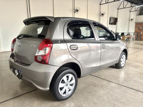 TOYOTA Etios Hatch 1.3 16V 4P FLEX X AUTOM�TICO, Foto 7