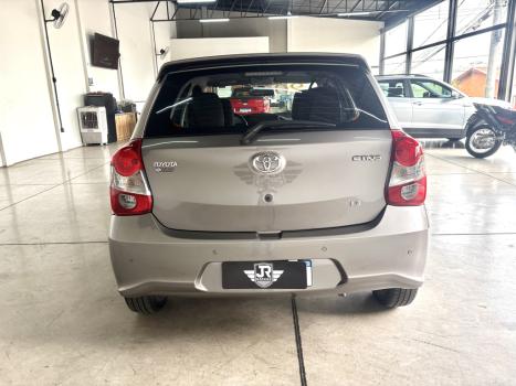 TOYOTA Etios Hatch 1.3 16V 4P FLEX X AUTOM�TICO, Foto 4