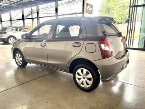TOYOTA Etios Hatch 1.3 16V 4P FLEX X AUTOM�TICO, Foto 8