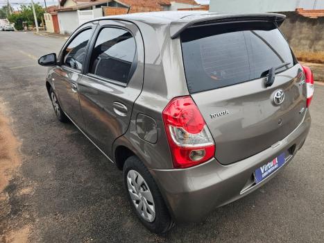 TOYOTA Etios Hatch 1.5 16V 4P FLEX XS AUTOM�TICO, Foto 4