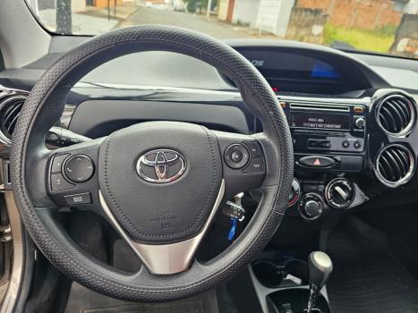 TOYOTA Etios Hatch 1.5 16V 4P FLEX XS AUTOM�TICO, Foto 9