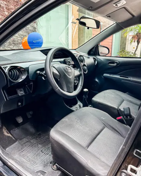 TOYOTA Etios Hatch 1.3 16V 4P FLEX X, Foto 11