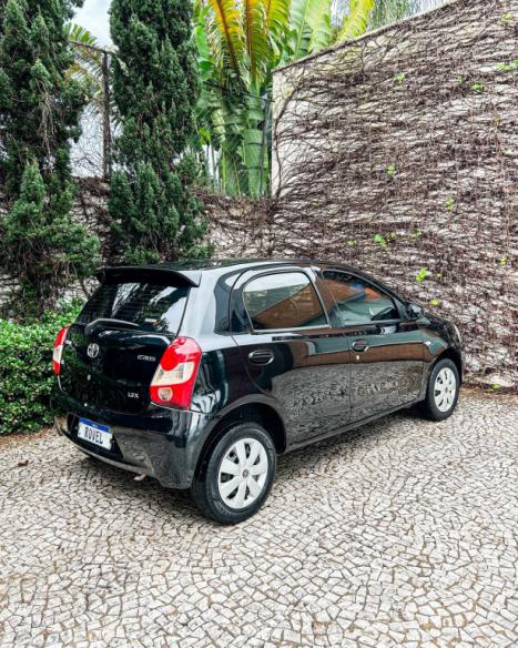 TOYOTA Etios Hatch 1.3 16V 4P FLEX X, Foto 2