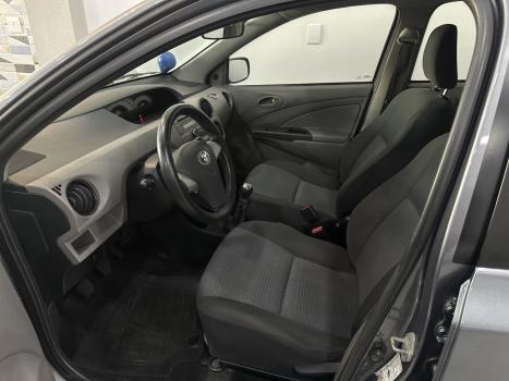 TOYOTA Etios Hatch 1.3 16V 4P FLEX XS, Foto 6