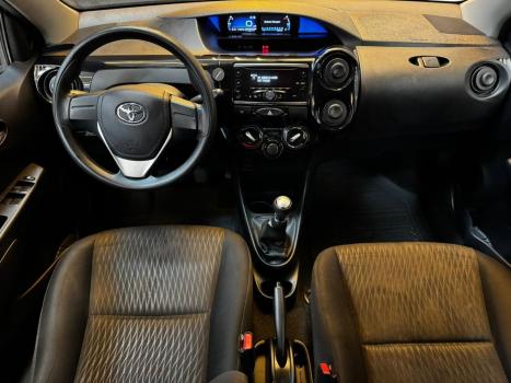 TOYOTA Etios Hatch 1.3 16V 4P FLEX, Foto 6