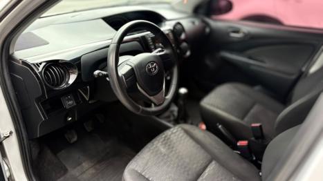 TOYOTA Etios Hatch 1.3 16V 4P FLEX X, Foto 11