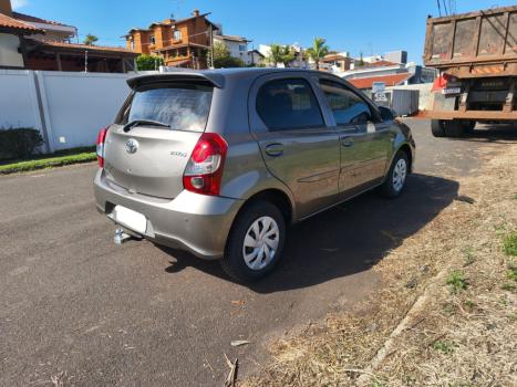 TOYOTA Etios Hatch 1.3 16V 4P FLEX X, Foto 6