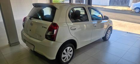 TOYOTA Etios Hatch 1.3 16V 4P FLEX X, Foto 2