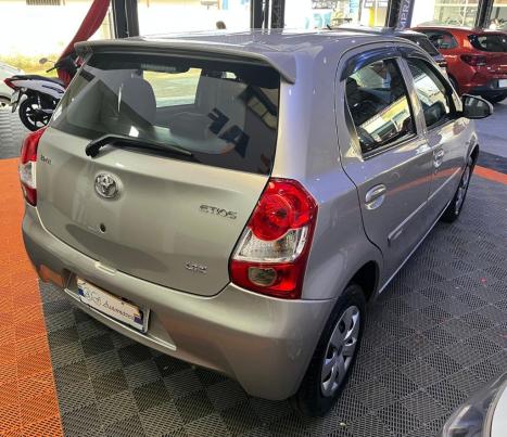TOYOTA Etios Hatch 1.3 16V 4P FLEX X AUTOM�TICO, Foto 4