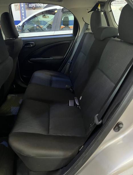 TOYOTA Etios Hatch 1.3 16V 4P FLEX X AUTOM�TICO, Foto 8