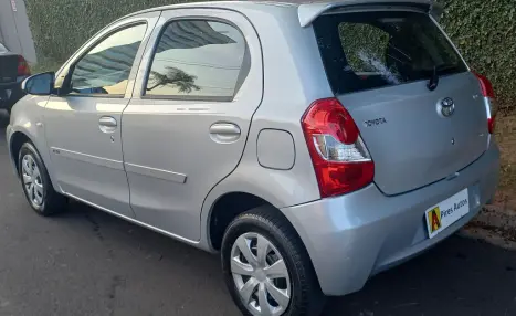 TOYOTA Etios Hatch 1.3 16V 4P FLEX X, Foto 2