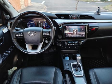 TOYOTA Hilux Caminhonete 2.7 16V 4P SRV FLEX 4X4  CABINE DUPLA AUTOMTICO, Foto 10