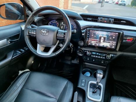 TOYOTA Hilux Caminhonete 2.7 16V 4P SRV FLEX 4X4  CABINE DUPLA AUTOMTICO, Foto 11