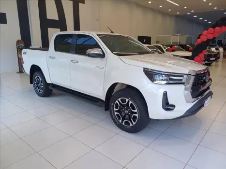 TOYOTA Hilux Caminhonete 2.8 16V SRX 4X4 TURBO DIESEL CABINE DUPLA AUTOMTICO, Foto 2