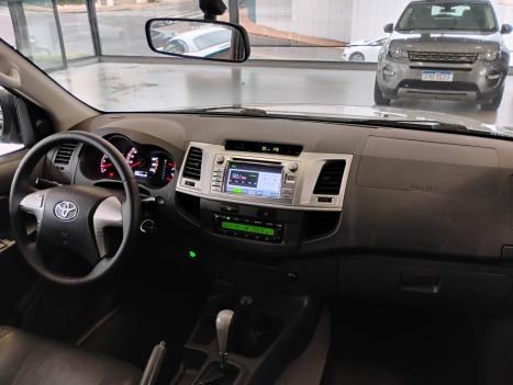 TOYOTA Hilux Caminhonete 2.7 16V 4P SRV FLEX 4X4  CABINE DUPLA AUTOMTICO, Foto 14