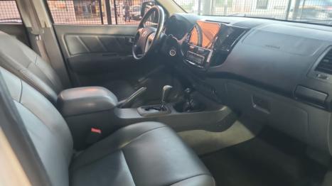 TOYOTA Hilux Caminhonete 3.0 4P 4X4 SRV TURBO DIESEL CABINE DUPLA AUTOMTICO, Foto 12