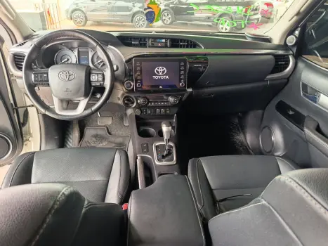 TOYOTA Hilux Caminhonete 2.8 16V SRX 4X4 TURBO DIESEL CABINE DUPLA AUTOMÁTICO, Foto 9