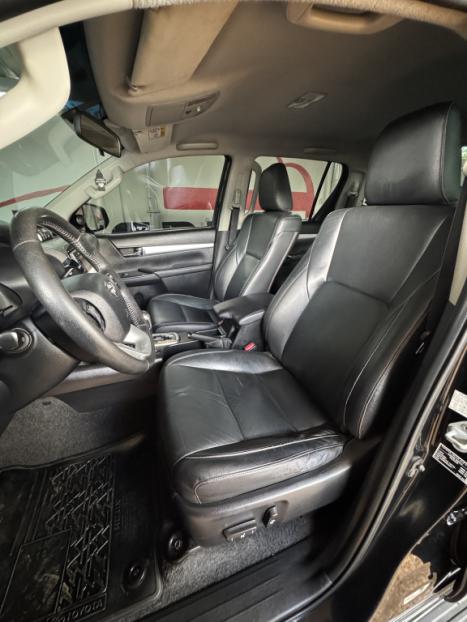 TOYOTA Hilux Caminhonete 3.0 16V 4P 4X4 SRV TURBO DIESEL CABINE DUPLA AUTOMÁTICO, Foto 7 TOYOTA Hilux Caminhonete 3.0 16V 4P 4X4 SRV TURBO DIESEL CABINE DUPLA AUTOMÁTICO, Foto 7