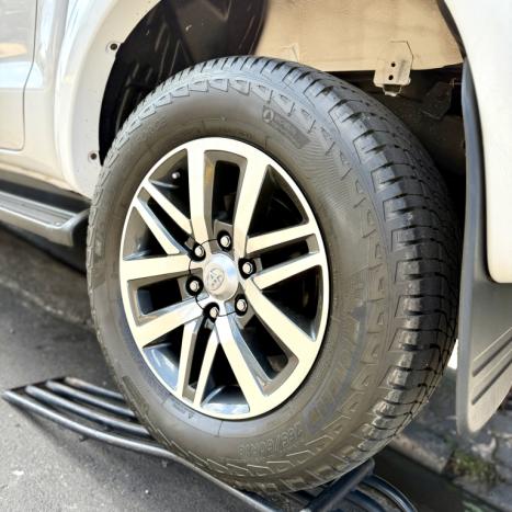 TOYOTA Hilux Caminhonete 2.7 16V 4P SRV FLEX 4X4  CABINE DUPLA AUTOMTICO, Foto 14